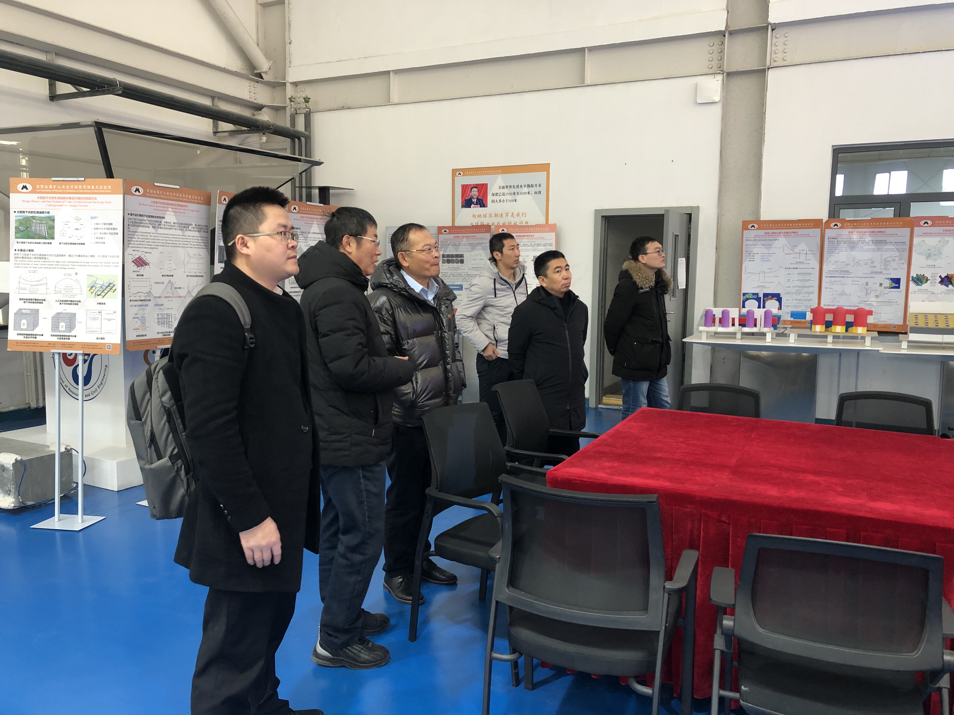 【推進(jìn)產(chǎn)學(xué)研用合作，促礦服高質(zhì)量發(fā)展】——宏大爆破工程集團(tuán)領(lǐng)導(dǎo)前往沈陽高校洽談科技合作  關(guān)注我們?  宏大爆破工程集團(tuán)  2020-12-21