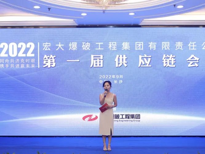 【奮楫爭先】秀肩挑重?fù)?dān)，慧心聚合力——優(yōu)秀員工楊珊
